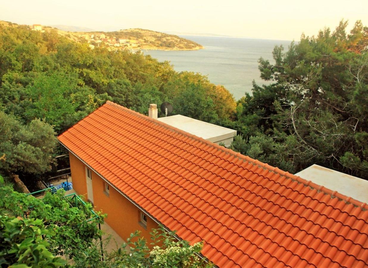 Quercus Apartment Stara Baska Exterior photo
